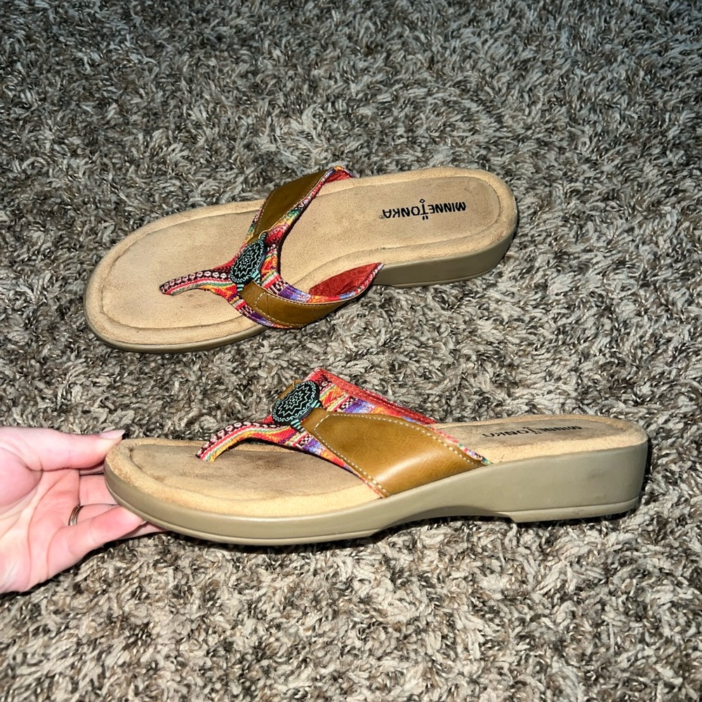 Minnetonka Tribal Patterned Sandals Size 9